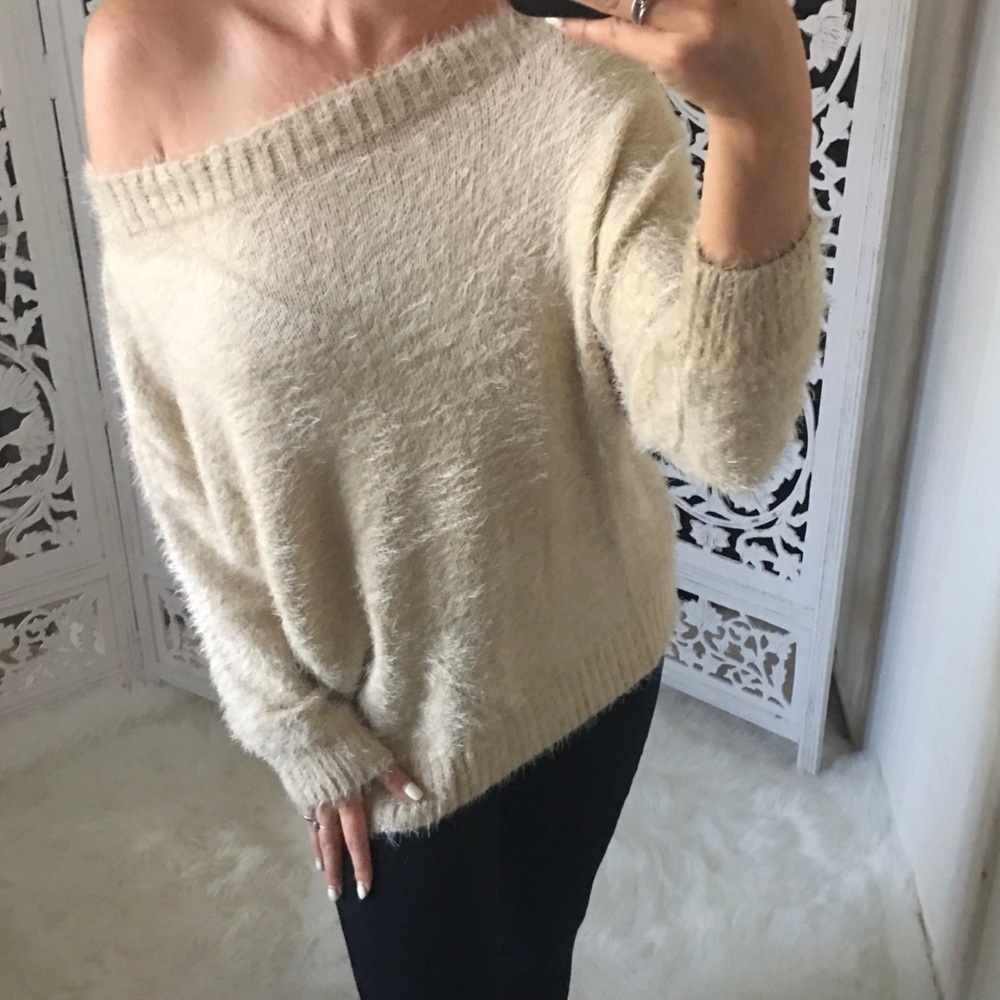Faux Fur Soft Off Shoulder Tunic EUC
